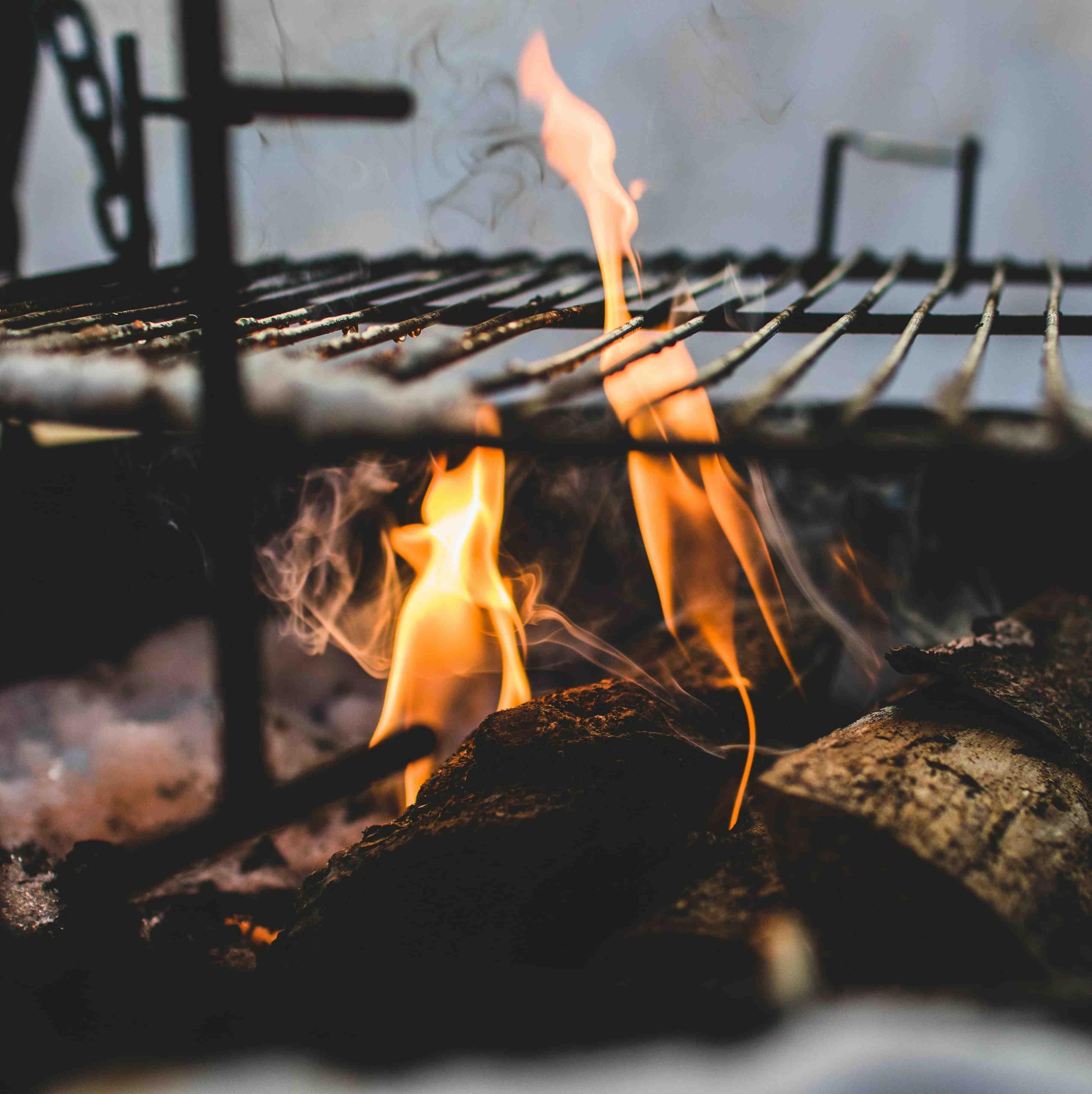 Grillfeuer – der perfekte Sommerabend beginnt