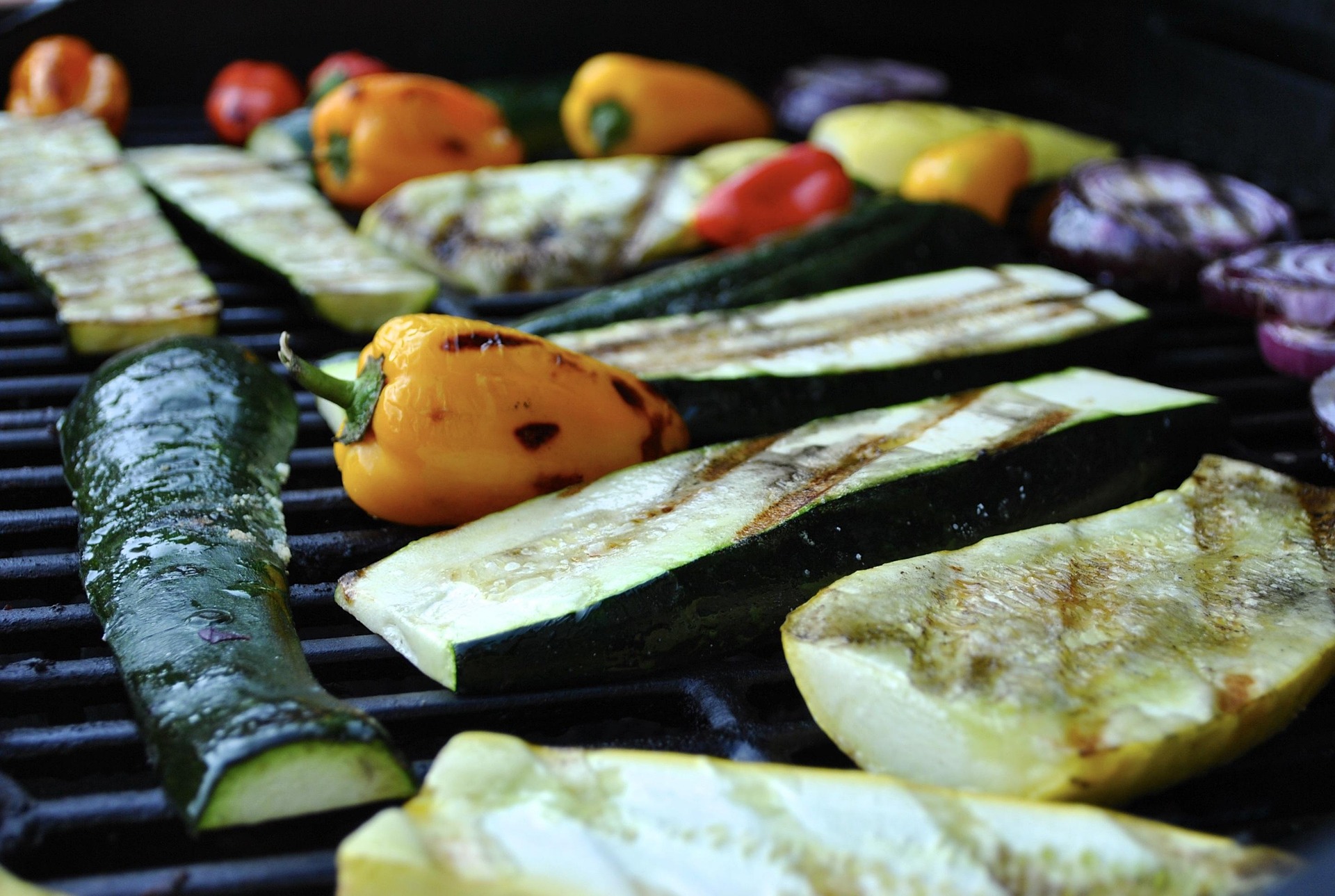 Bio-Grillgemüse auf dem Rost – Zucchini, Paprika und mehr