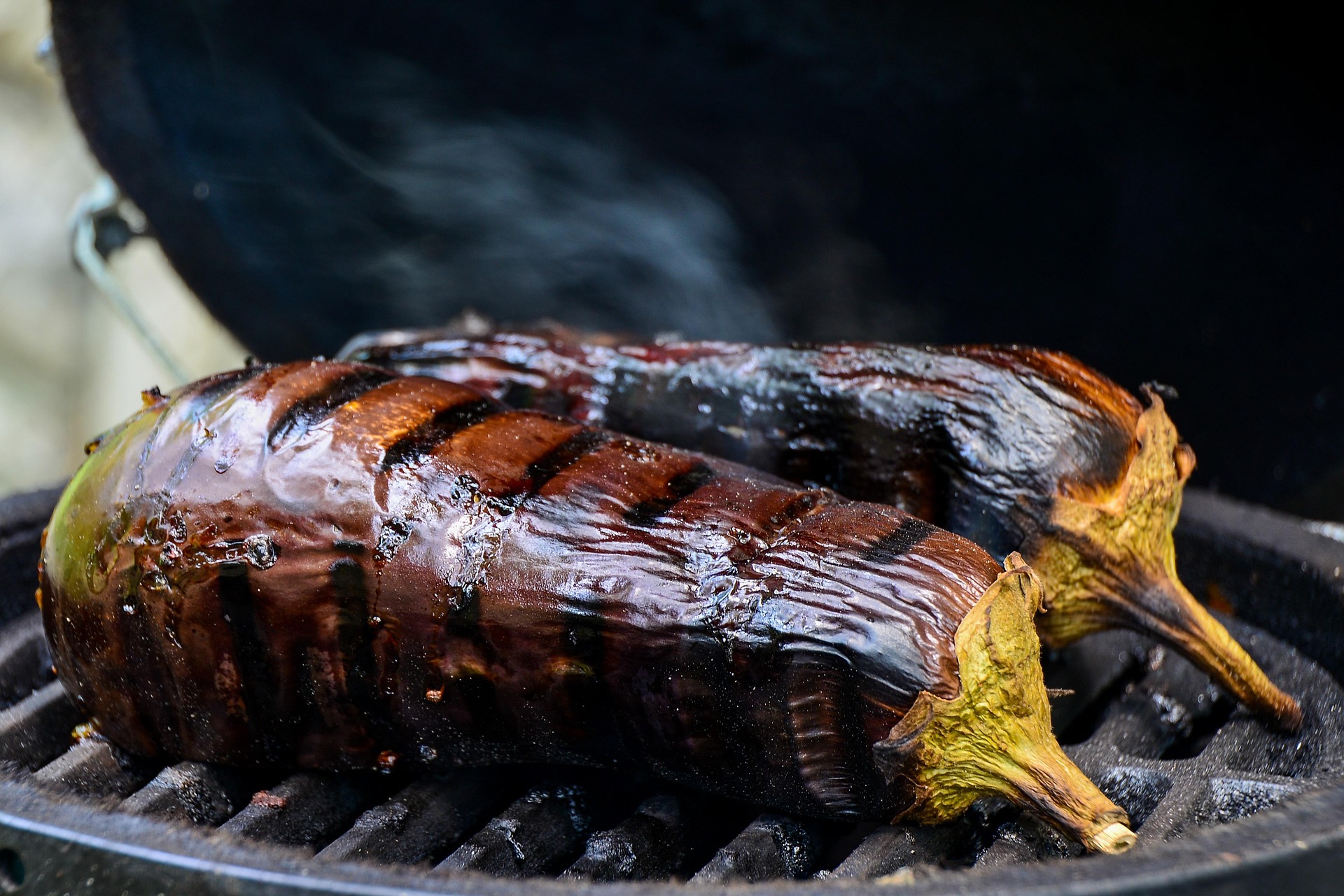 Aubergine auf dem Grill – rauchig und aromatisch